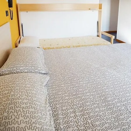 Morfeo - Young People (adults Only) Hotel
